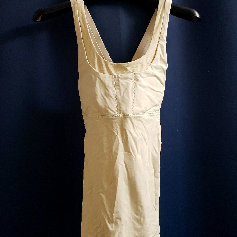 Feminine LULULEMON Tank w/Built in Bra! Sz 8